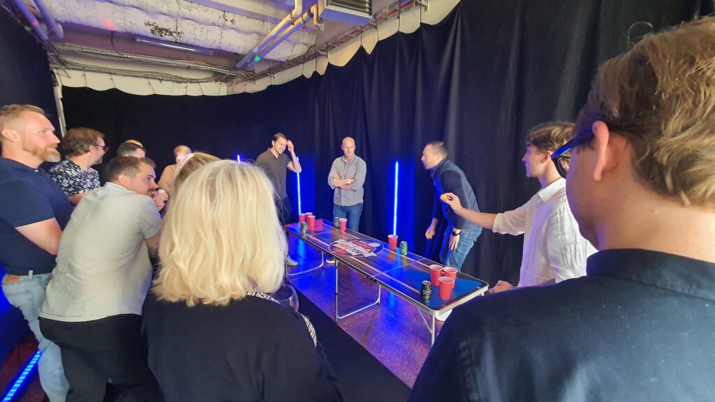 Beerpong - Eventlokal, företagsfestlokal, eventstudio, hybridevent i Stockholm hos Plus 46 Studio - Studiobaren